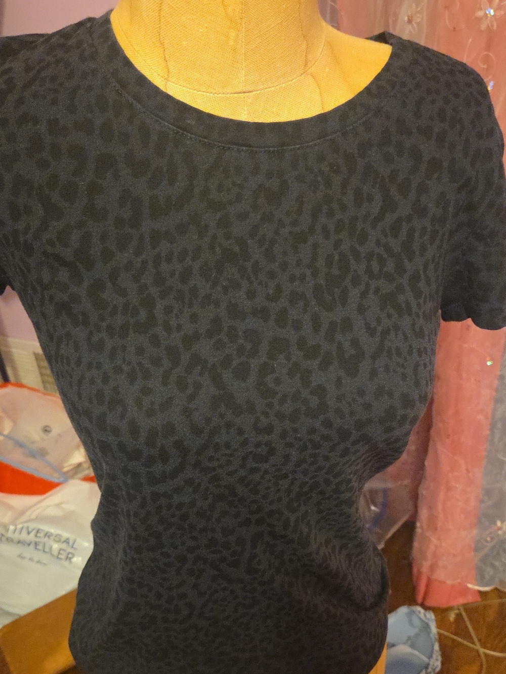 GAP Women's Black Leopard-Print Short Sleeve Tee